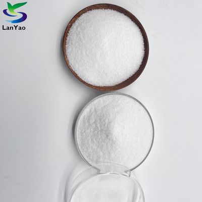 Polyacrylamide à faible valeur de pH pour le traitement de l'eau avec unité résiduelle minimale et composition stable