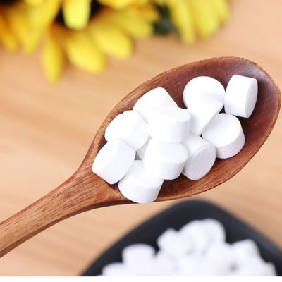 Désinfection Comprimés effervescents avec ingrédient actif Dichloroisocyanurate de sodium 2 ans Durée de conservation 3 cm X 3 cm