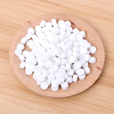 Désinfection Comprimés effervescents avec ingrédient actif Dichloroisocyanurate de sodium 2 ans Durée de conservation 3 cm X 3 cm